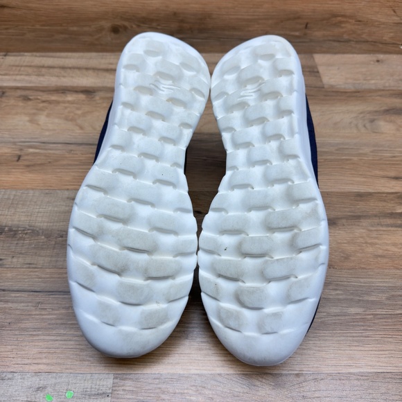 Skechers Women's size 11 GOwalk Joy Ecstatic Sneaker, Wide Width - Picture 7 of 9